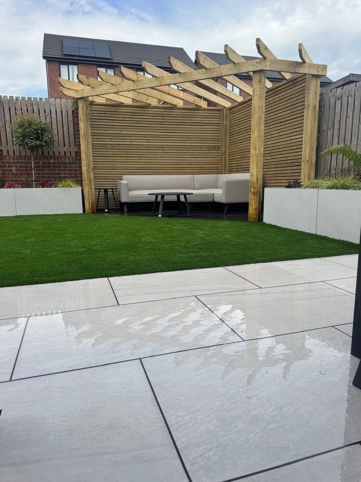 New build garden with pergola, timber screening, lawn and planters